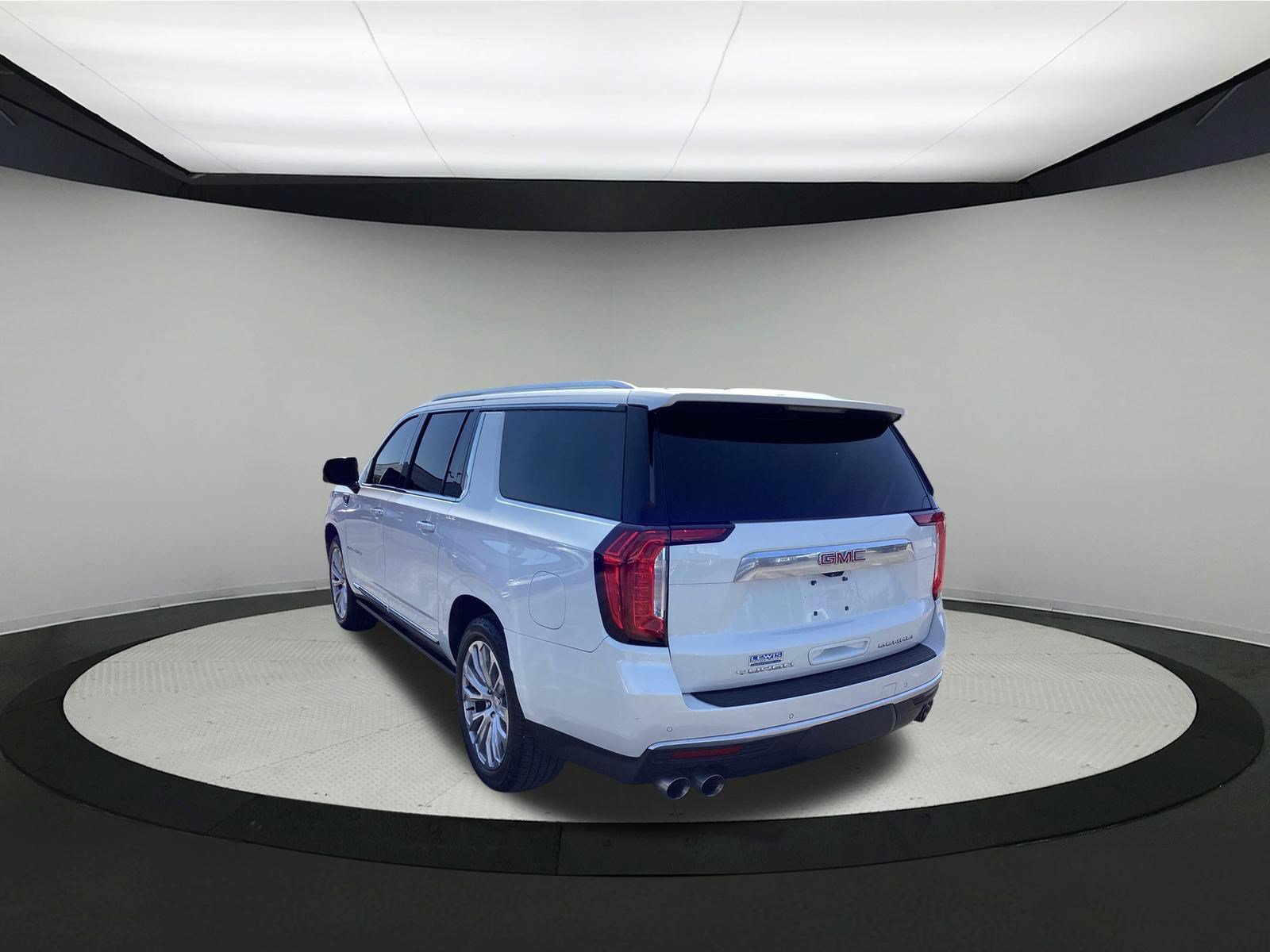Used 2022 GMC Yukon XL Denali w/ Denali Premium Package AWD/4WD image 6