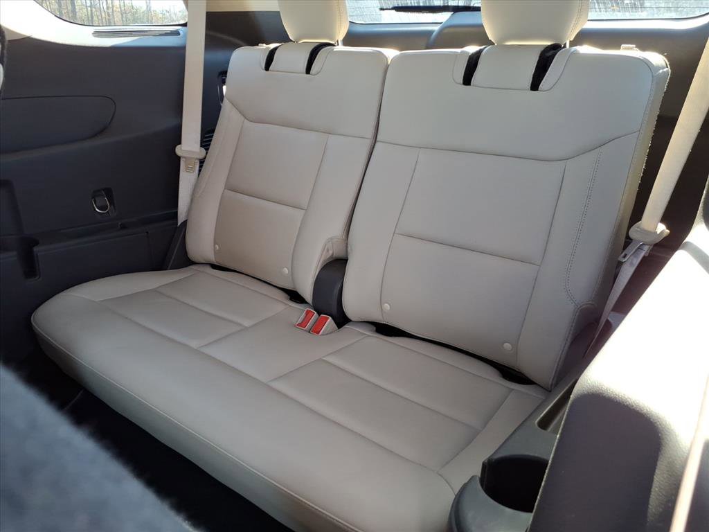 Used 2020 Ford Explorer Platinum w/ Premium Technology Package image 17