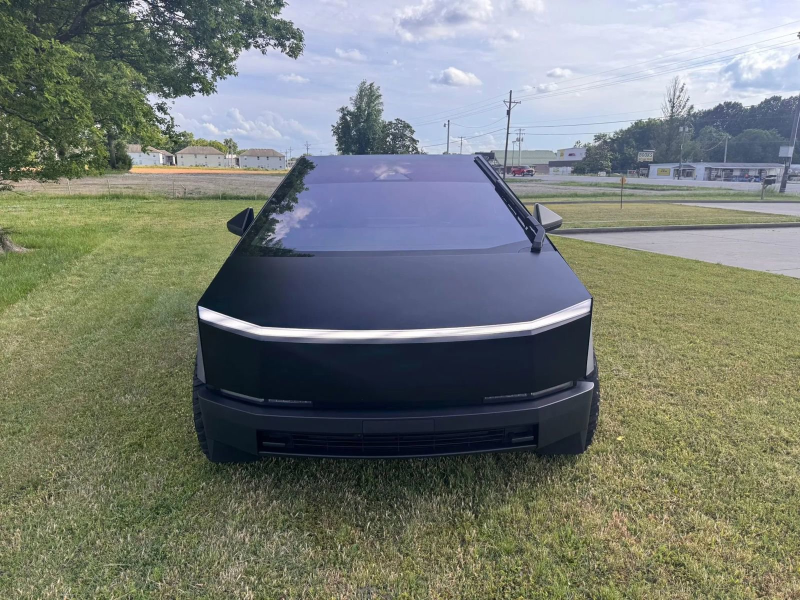 Used 2025 Tesla Cybertruck AWD Crew Cab image 8