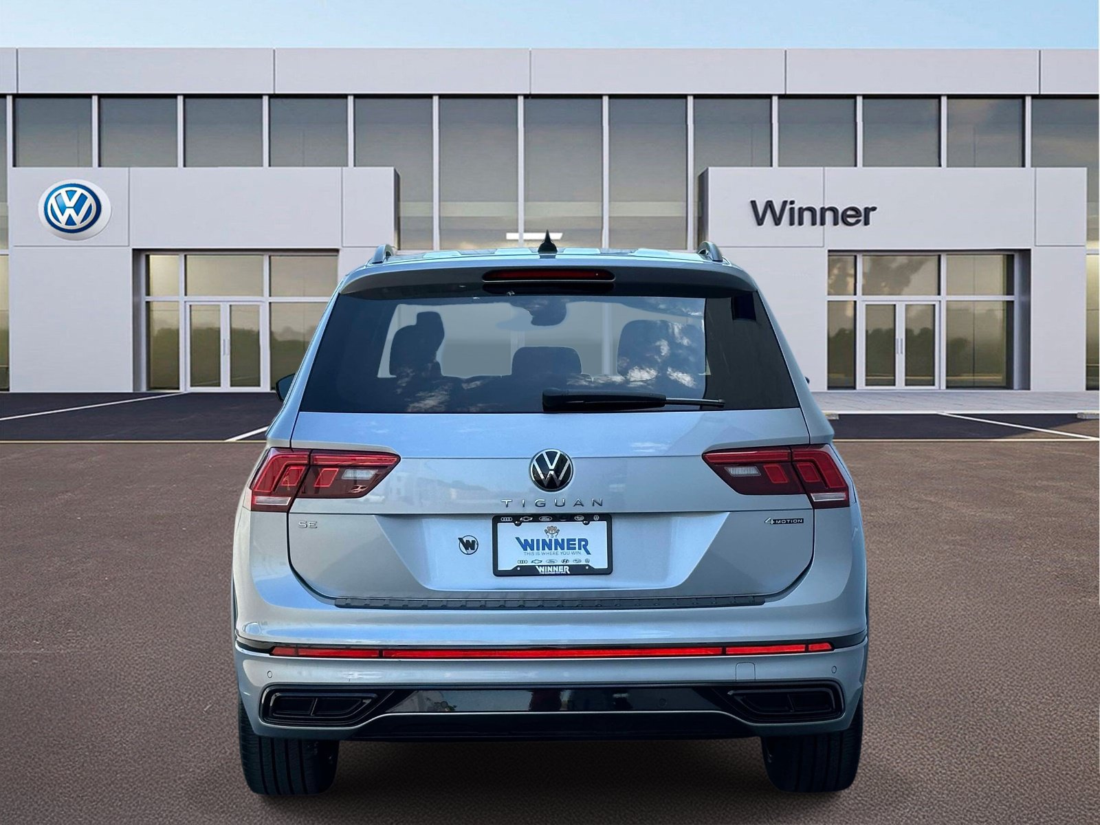 Used 2023 Volkswagen Tiguan SE R-Line AWD/4WD image 4