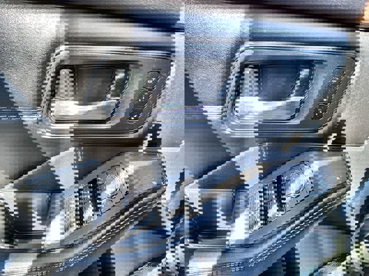 Used 2023 Nissan Rogue SL image 23