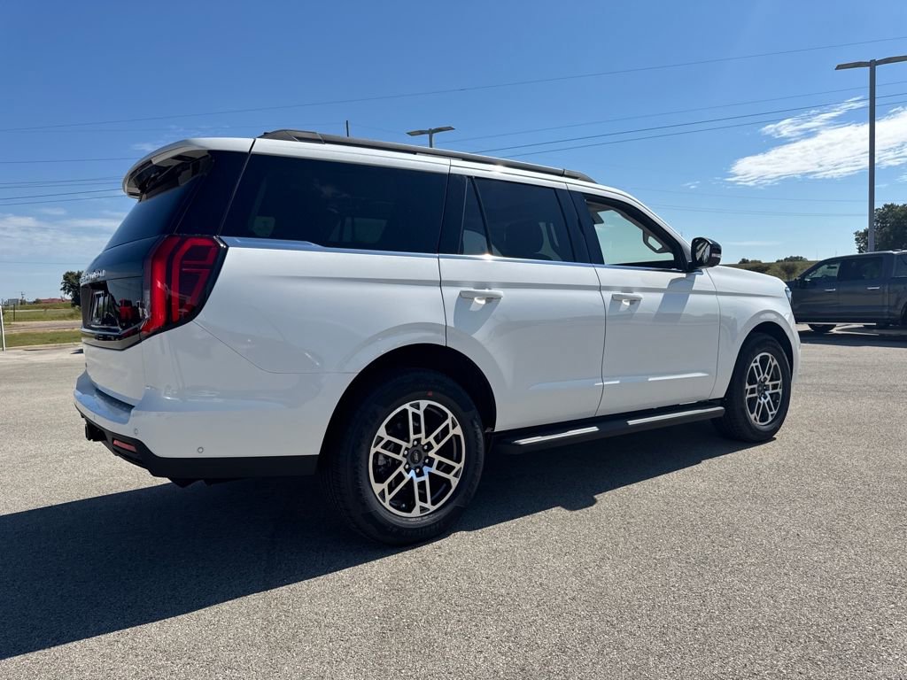 New 2025 Ford Expedition Active image 5