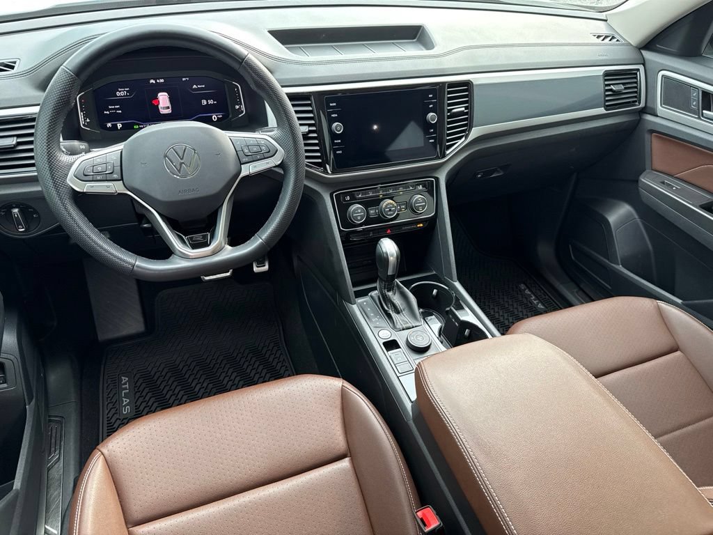 Used 2023 Volkswagen Atlas SEL R-Line AWD/4WD image 18