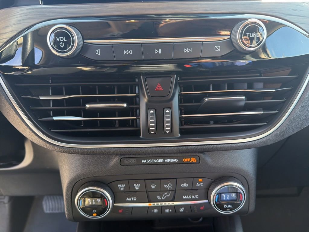Used 2020 Ford Escape Titanium image 27