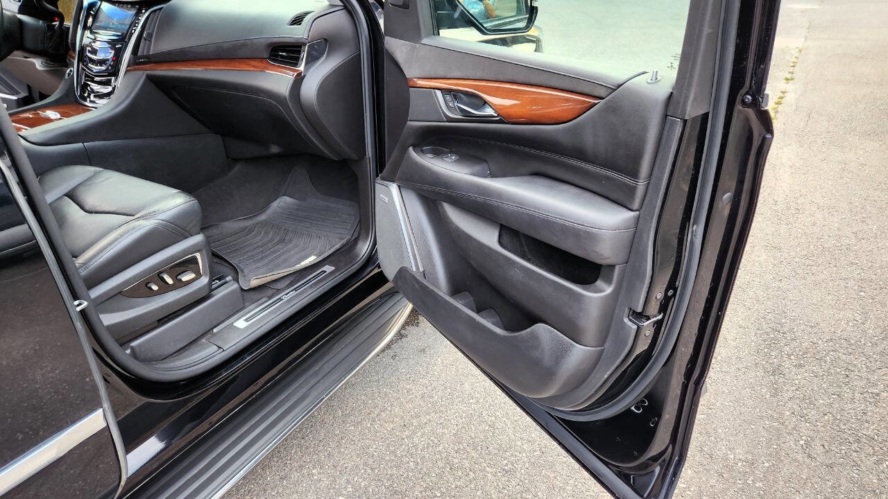 Used 2015 Cadillac Escalade ESV Luxury image 48