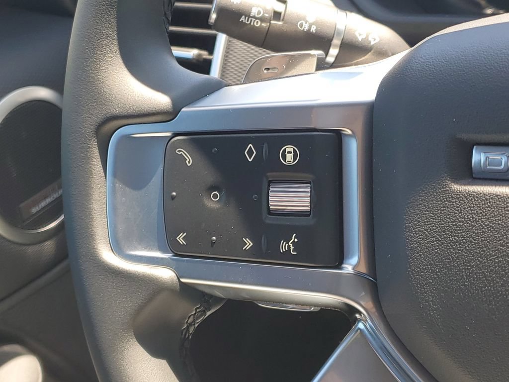 Used 2025 Land Rover Discovery Dynamic SE AWD/4WD image 14