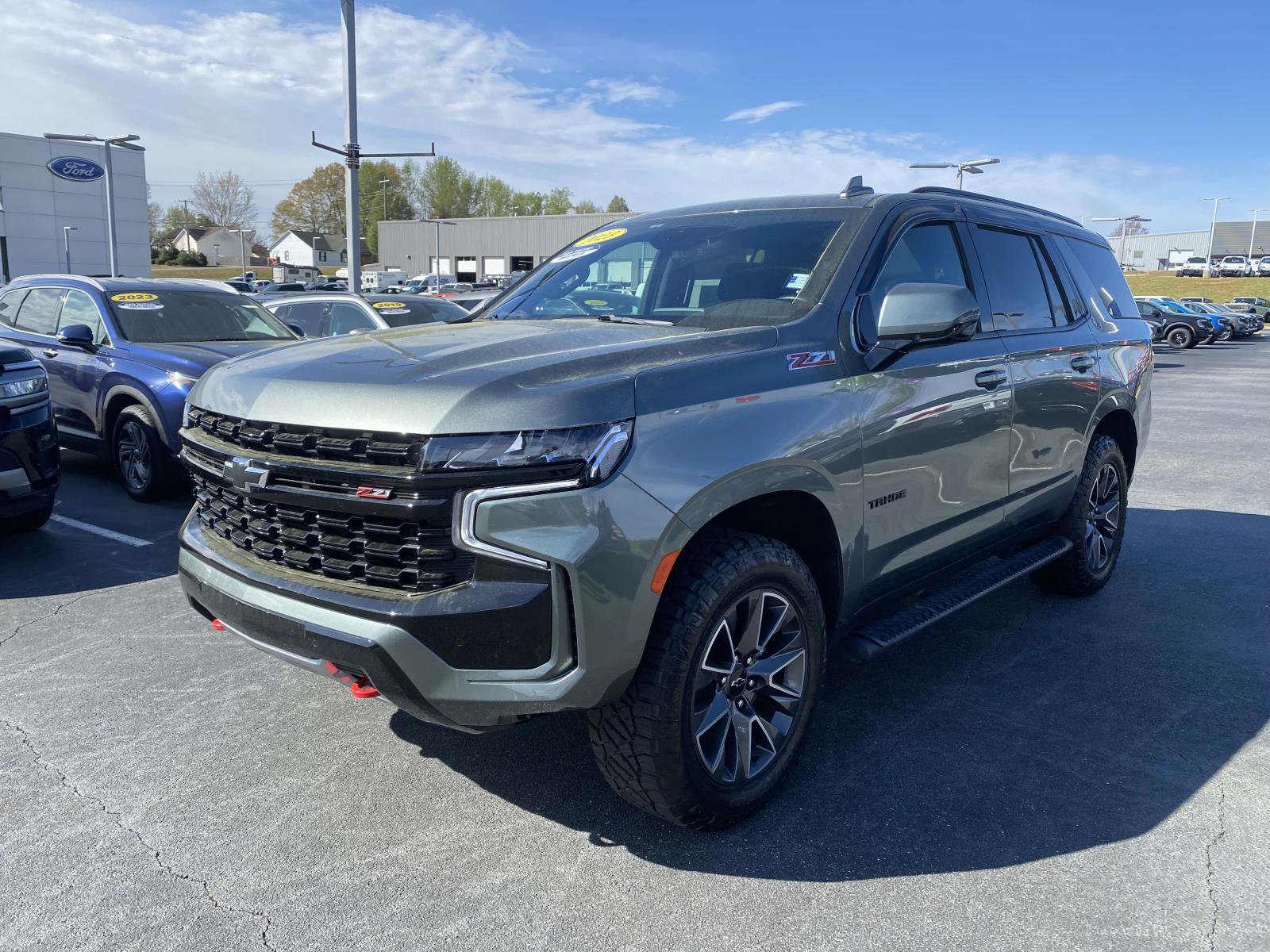 Used 2023 Chevrolet Tahoe Z71 w/ Luxury Package AWD/4WD image 3