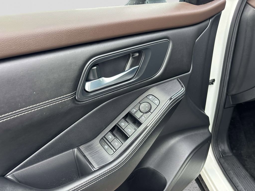 Used 2023 Nissan Rogue SV w/ SV Premium B Package image 19