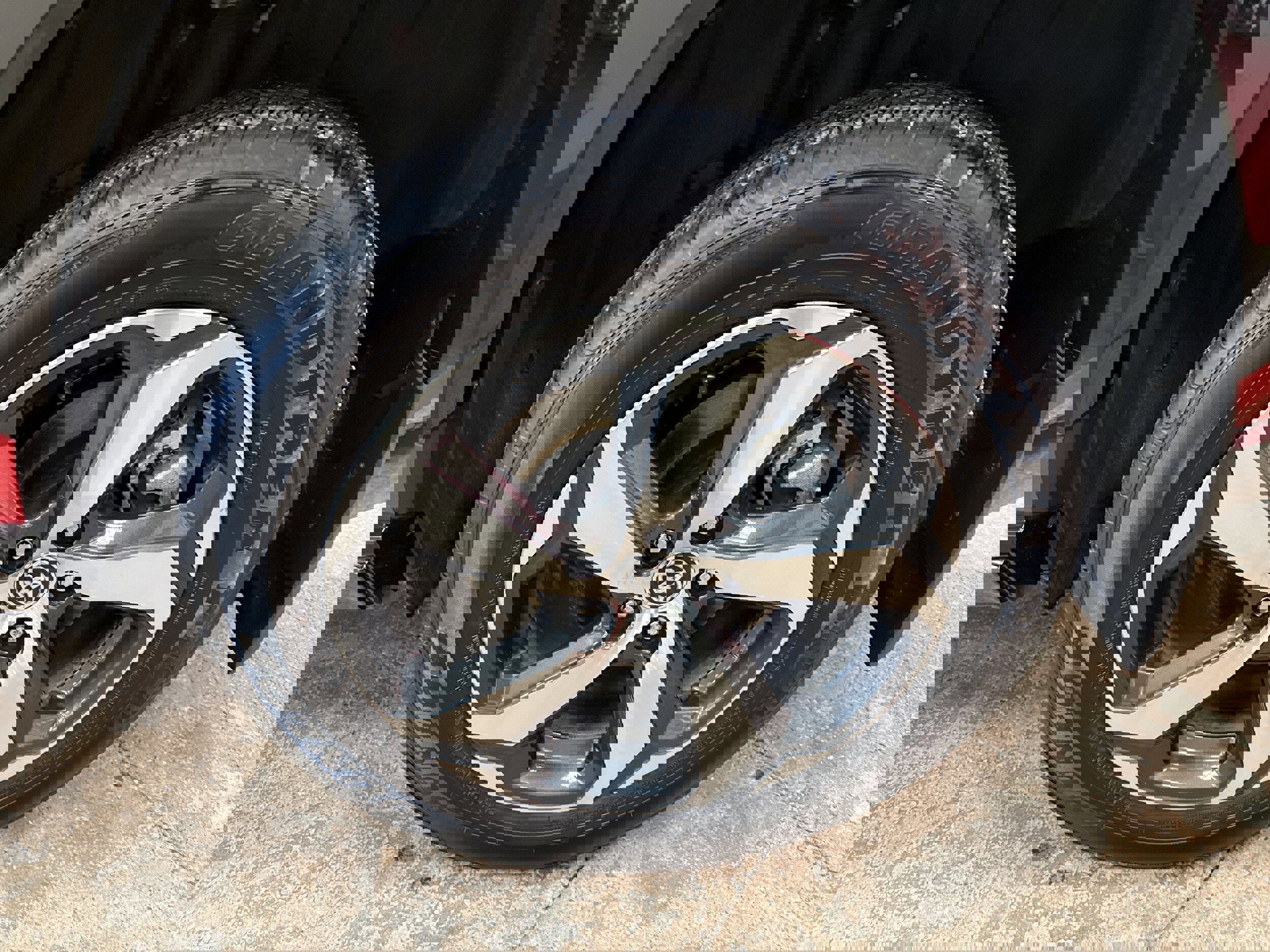 Used 2024 Toyota RAV4 SE w/ Weather & Moonroof Package image 8