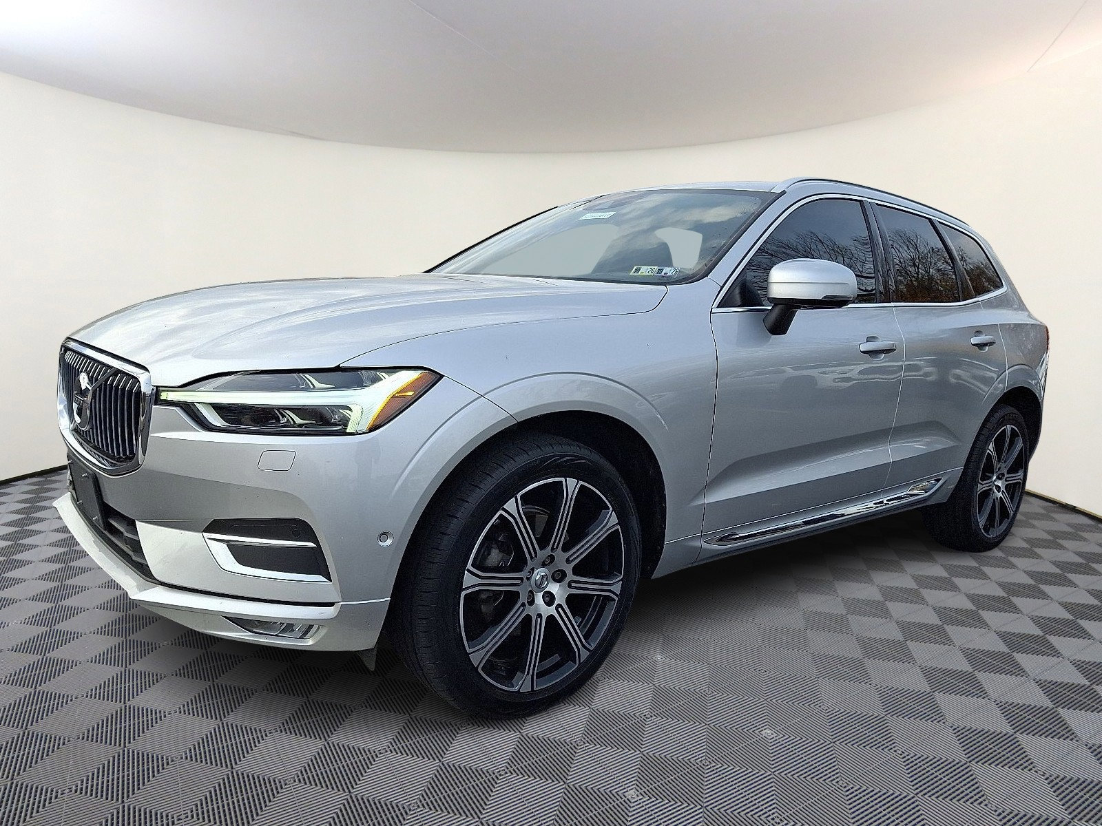 Used 2019 Volvo XC60 T5 Inscription w/ Protection Package Premier image 3