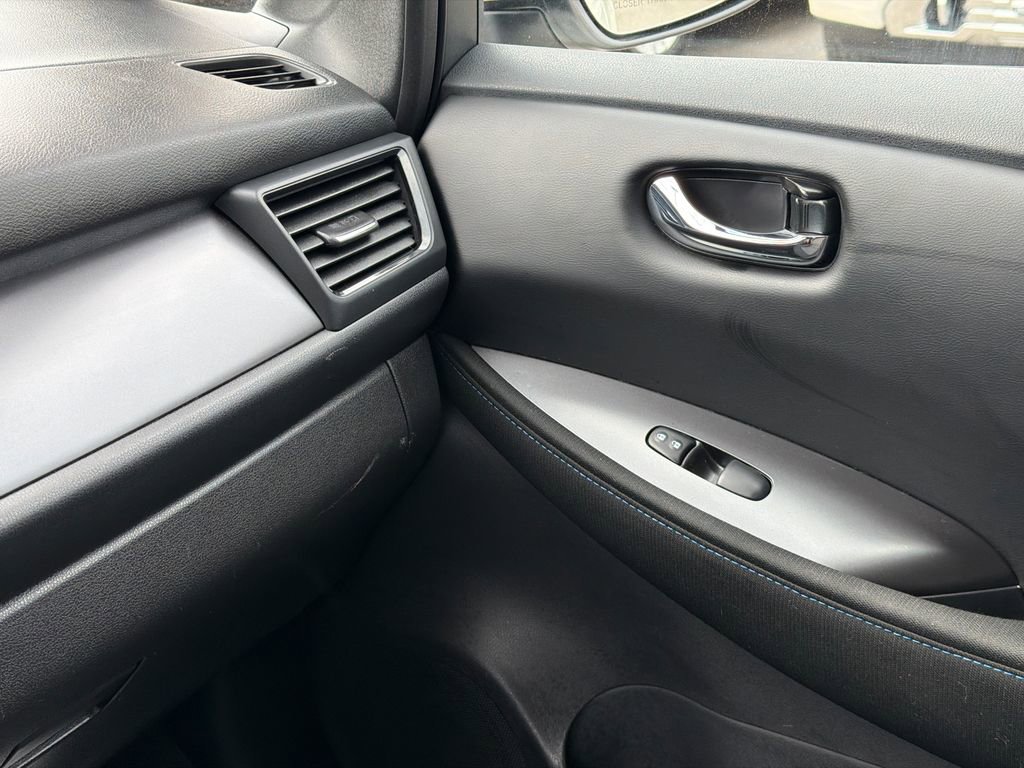 Used 2023 Nissan Leaf S image 29