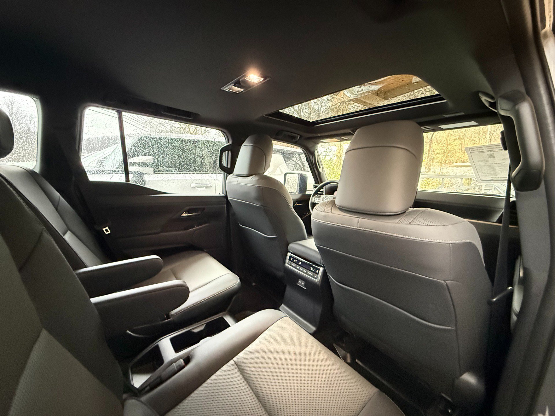 Used 2025 Lexus GX 550 w/ Accessory Package (2T) AWD/4WD image 21