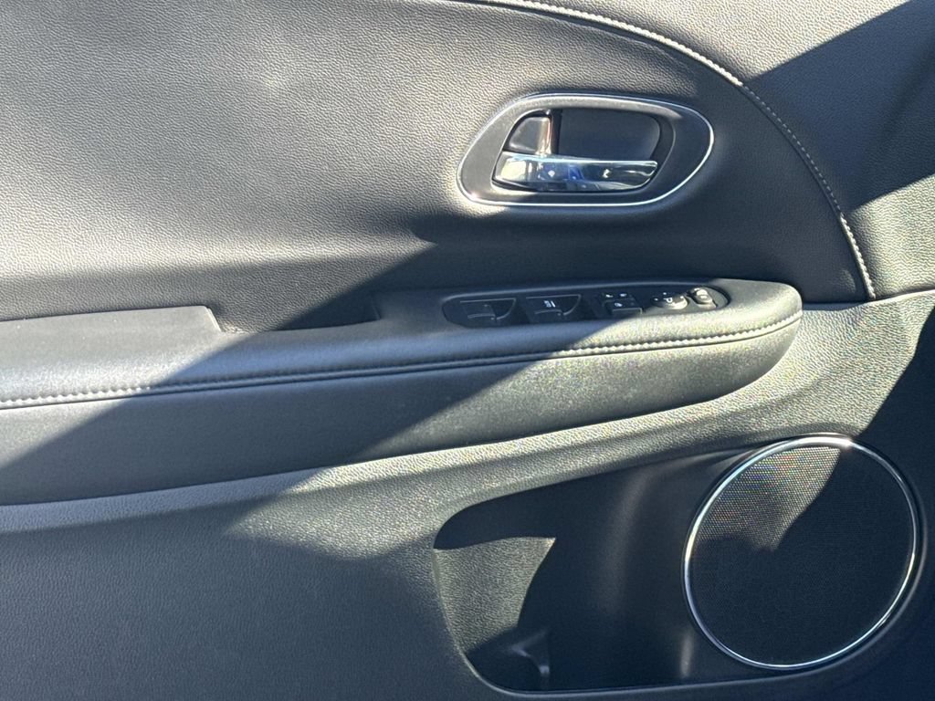 Used 2020 Honda HR-V Touring image 16