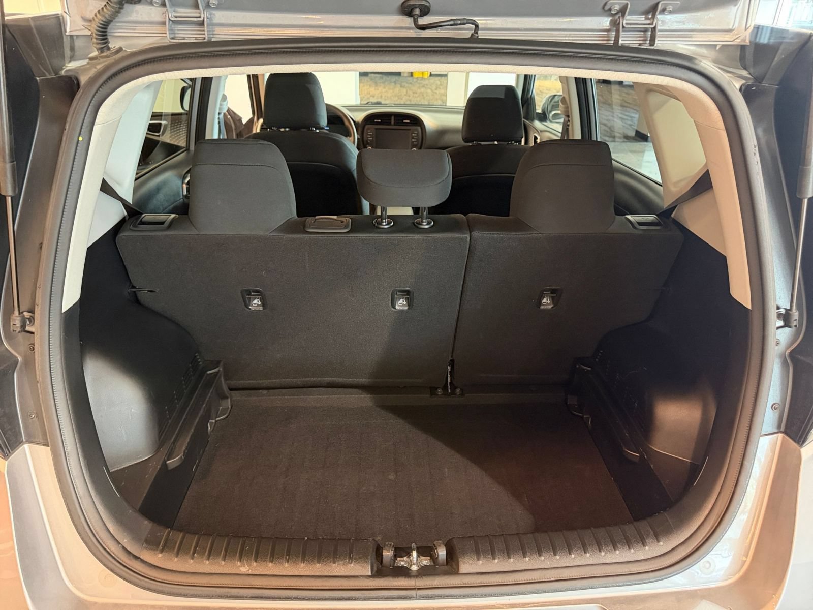 Used 2025 Kia Soul LX w/ LX Technology Package FWD image 29
