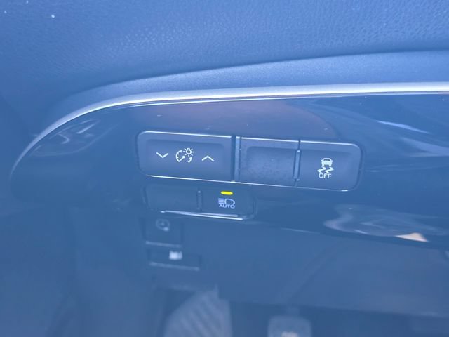 Used 2020 Toyota Prius Prime LE w/ Carpet Mat Package FWD image 24