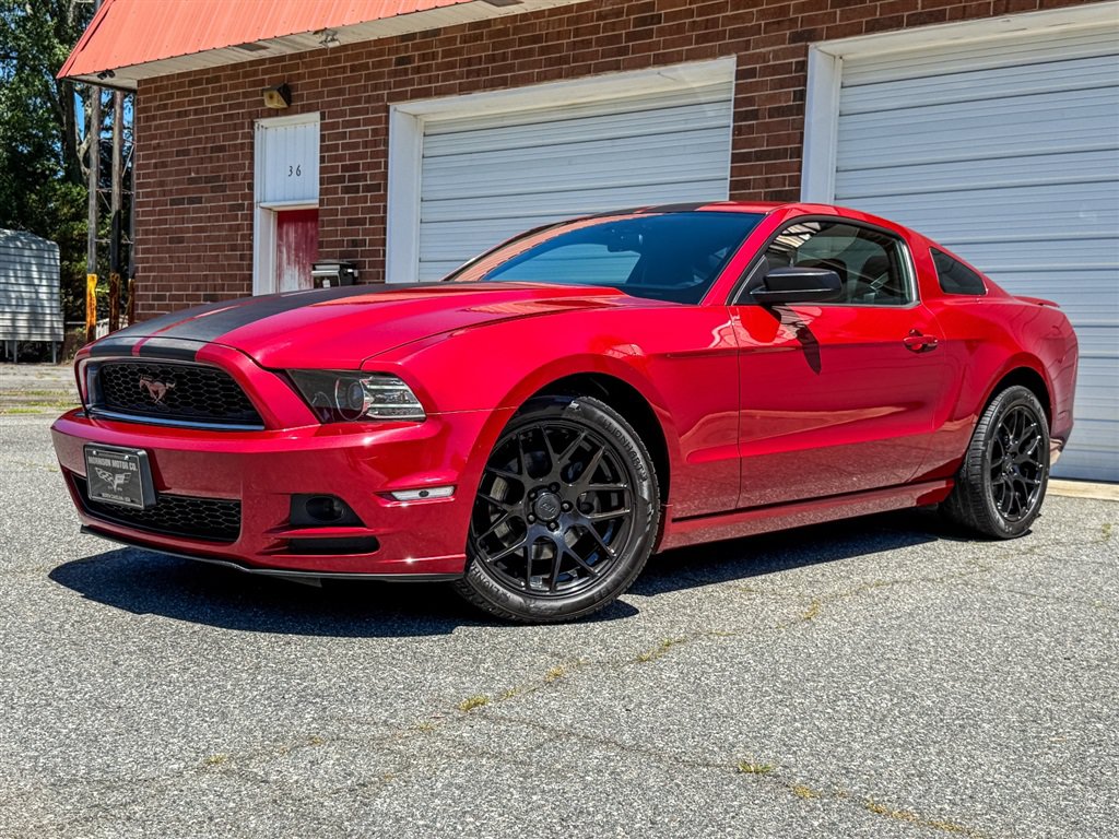 Used 2013 Ford Mustang Coupe RWD image 2
