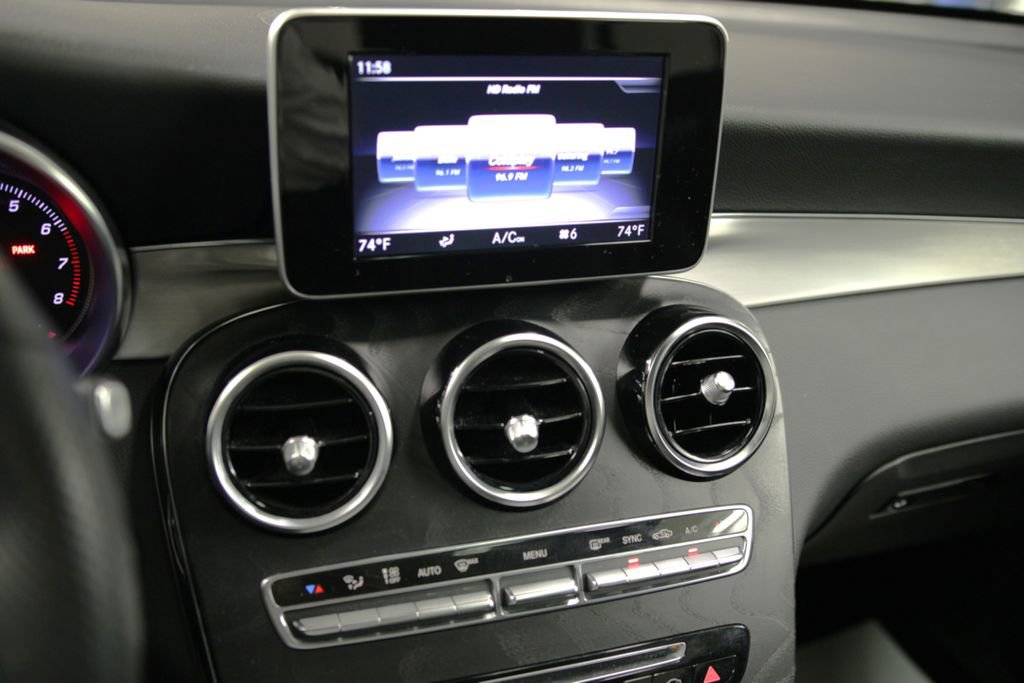 Used 2019 Mercedes-Benz GLC 300 4MATIC image 18