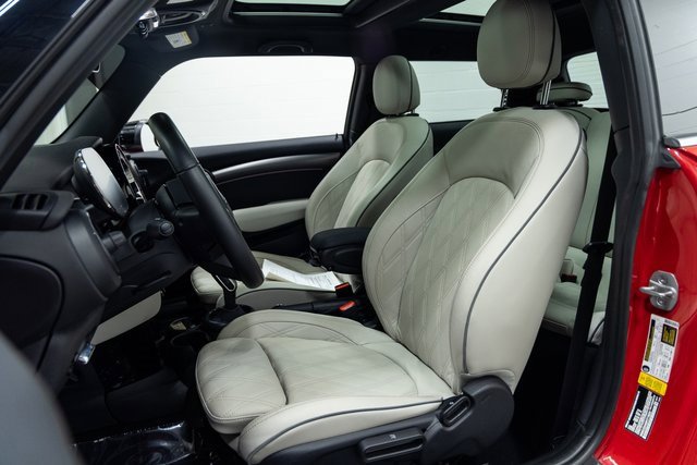 Used 2023 MINI Cooper 2-Door Hardtop w/ Signature Upholstery Package image 23