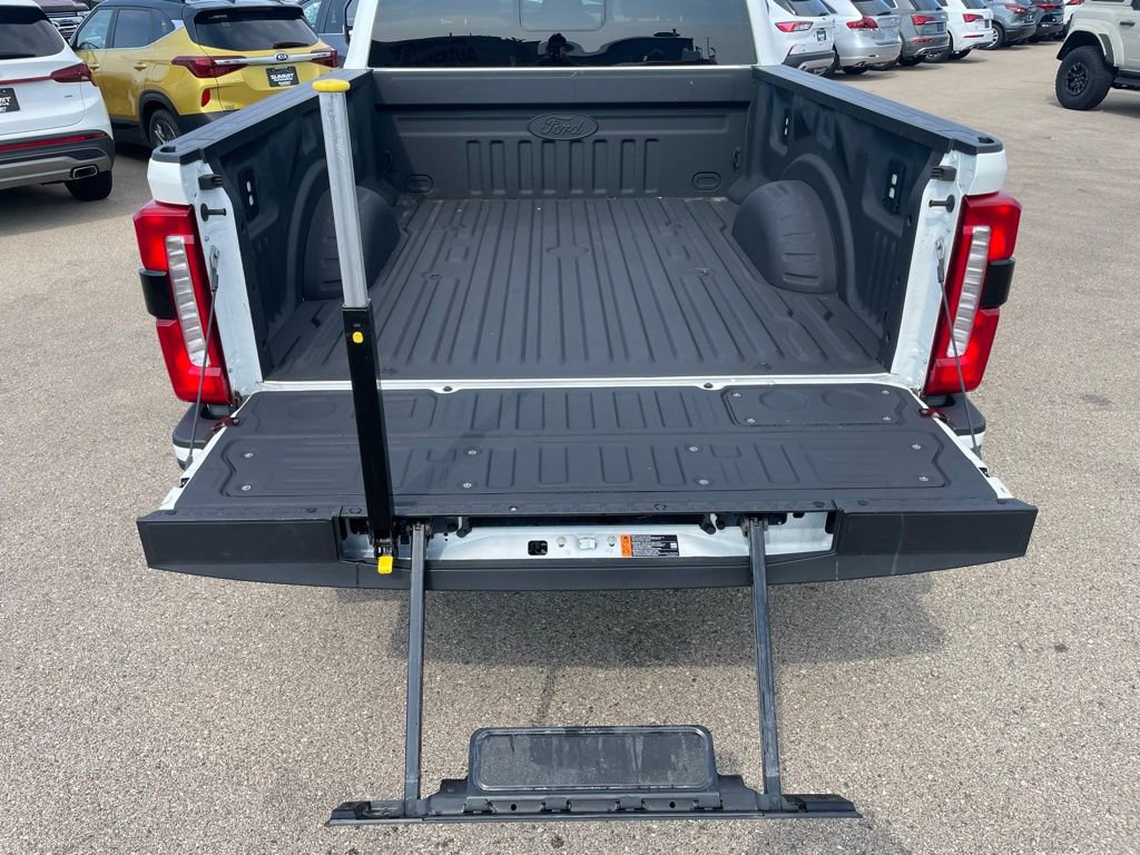 Used 2024 Ford F250 Lariat w/ Lariat Ultimate Package AWD/4WD image 34