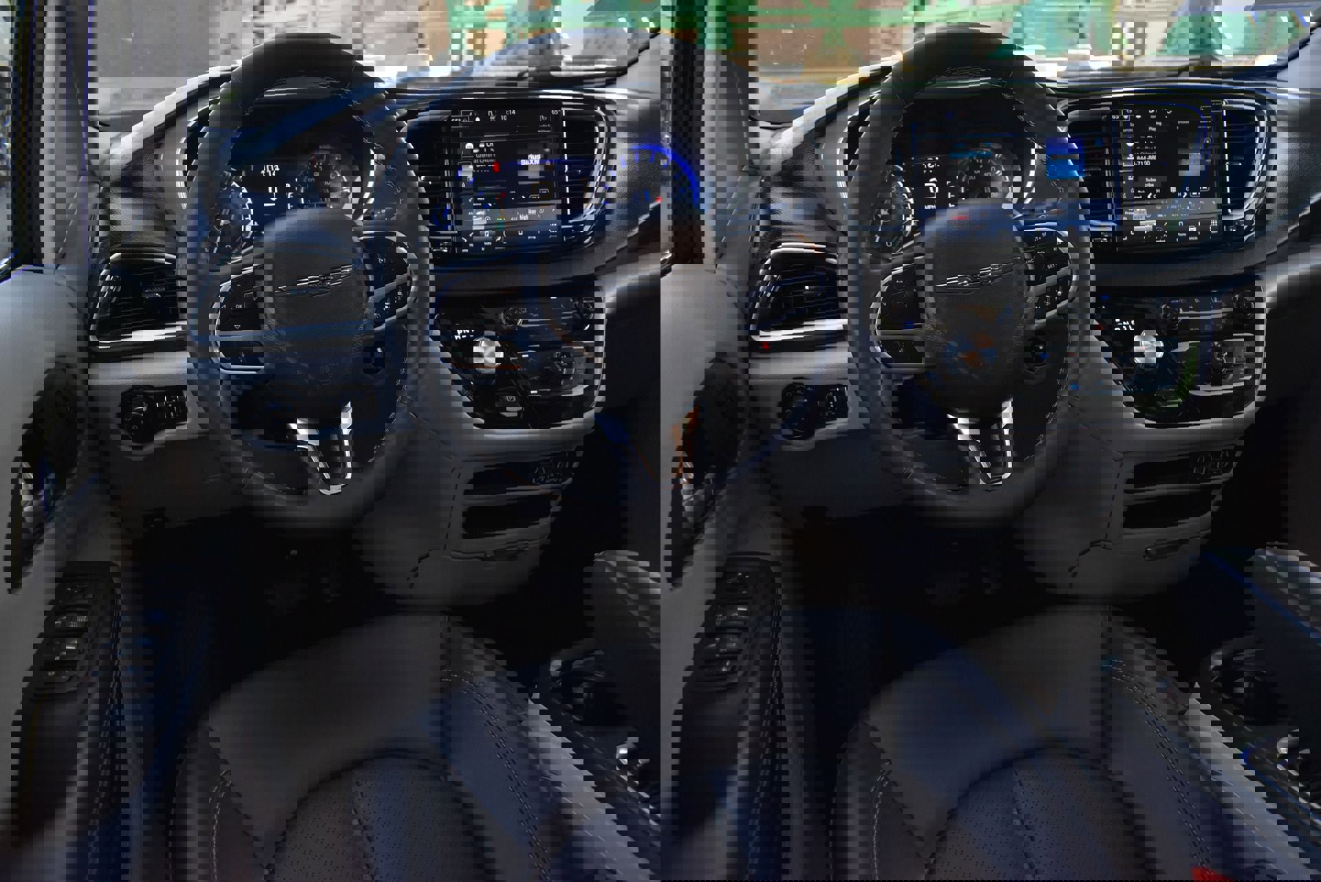 Used 2024 Chrysler Pacifica Touring-L image 19