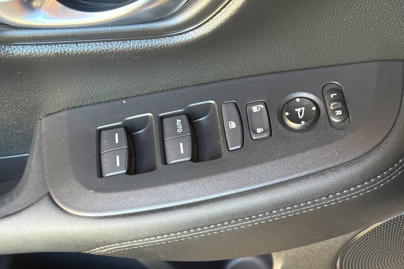 Used 2023 Honda HR-V LX image 14