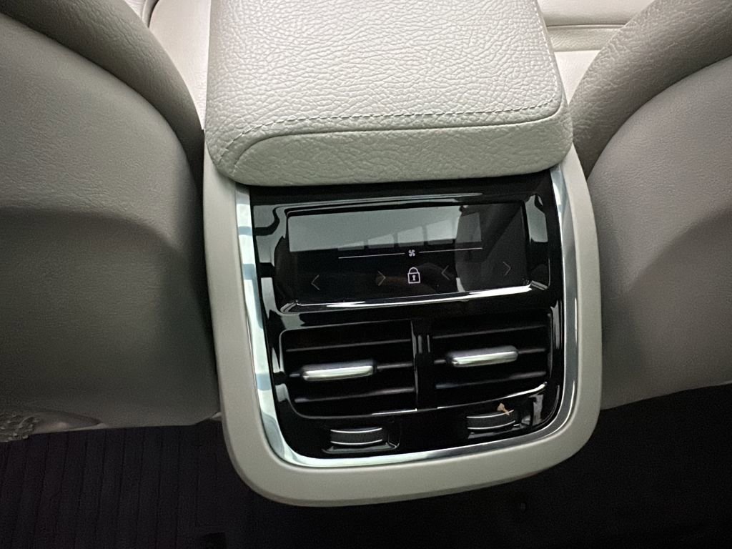 Used 2018 Volvo XC60 T6 Inscription w/ Convenience Package AWD/4WD image 24