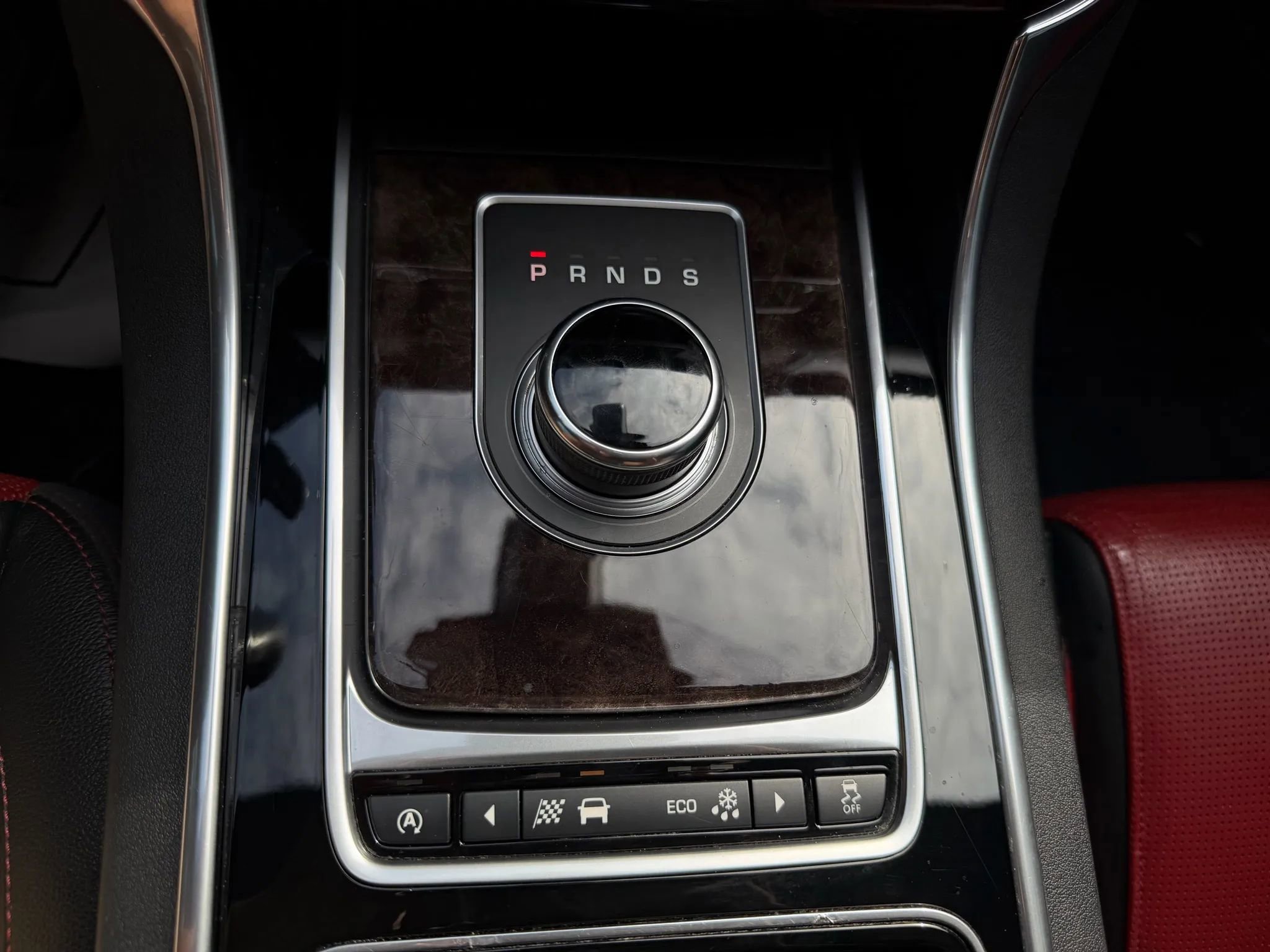 Used 2017 Jaguar XF R-Sport image 31