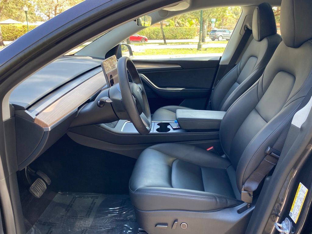 Used 2025 Tesla Model Y Long Range image 34