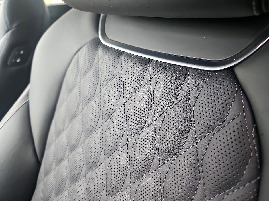 Used 2025 Genesis GV70 3.5T Sport w/ Sport Prestige Package image 19