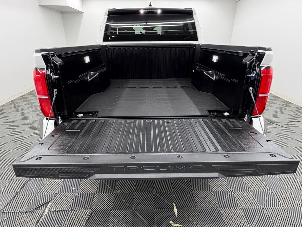 Certified 2026 Toyota Tacoma SR5 AWD/4WD image 15