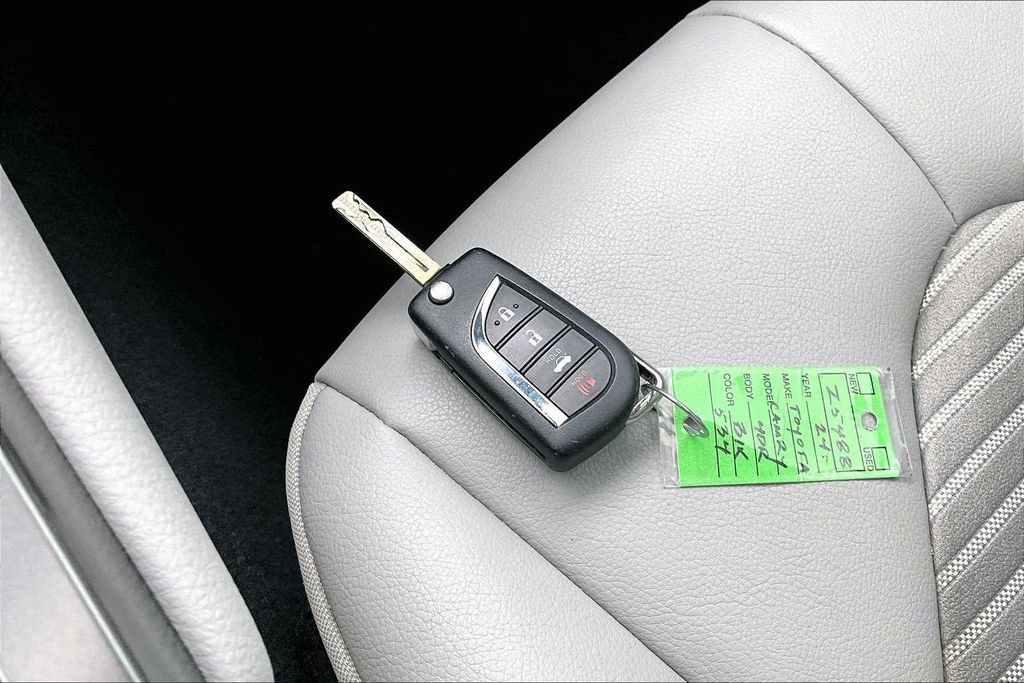 Used 2024 Toyota Camry SE FWD image 12