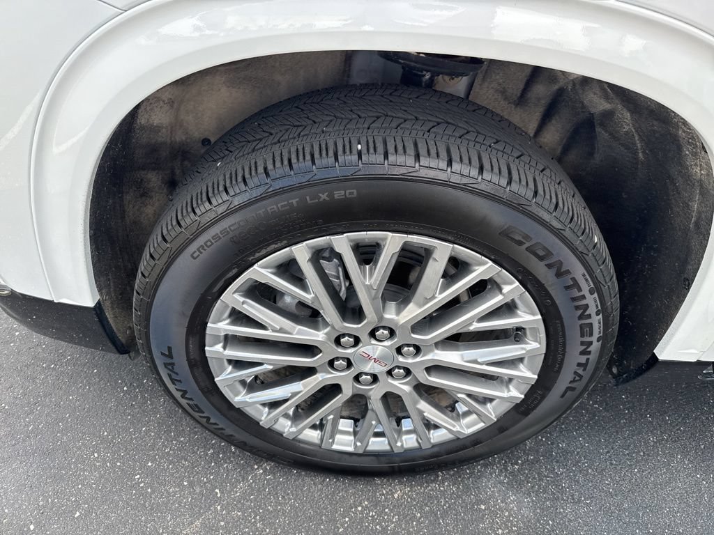 Used 2025 GMC Acadia Denali w/ LPO, Floor Liner Package AWD/4WD image 32