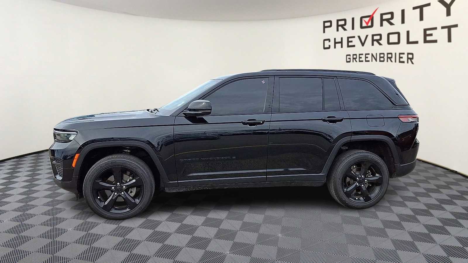 Used 2024 Jeep Grand Cherokee Altitude image 5