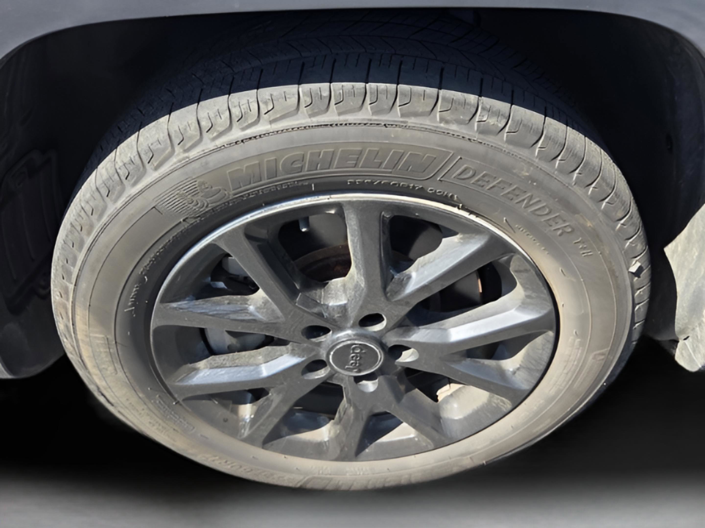 Used 2014 Jeep Cherokee Latitude w/ Comfort/Convenience Group image 14