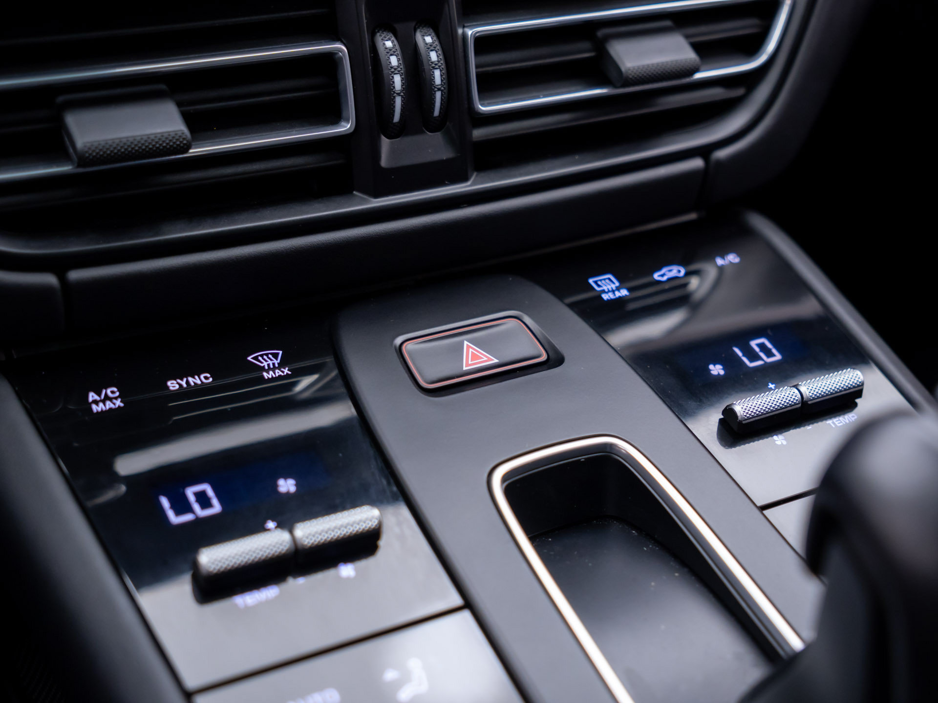 Certified 2023 Porsche Macan S AWD/4WD image 26
