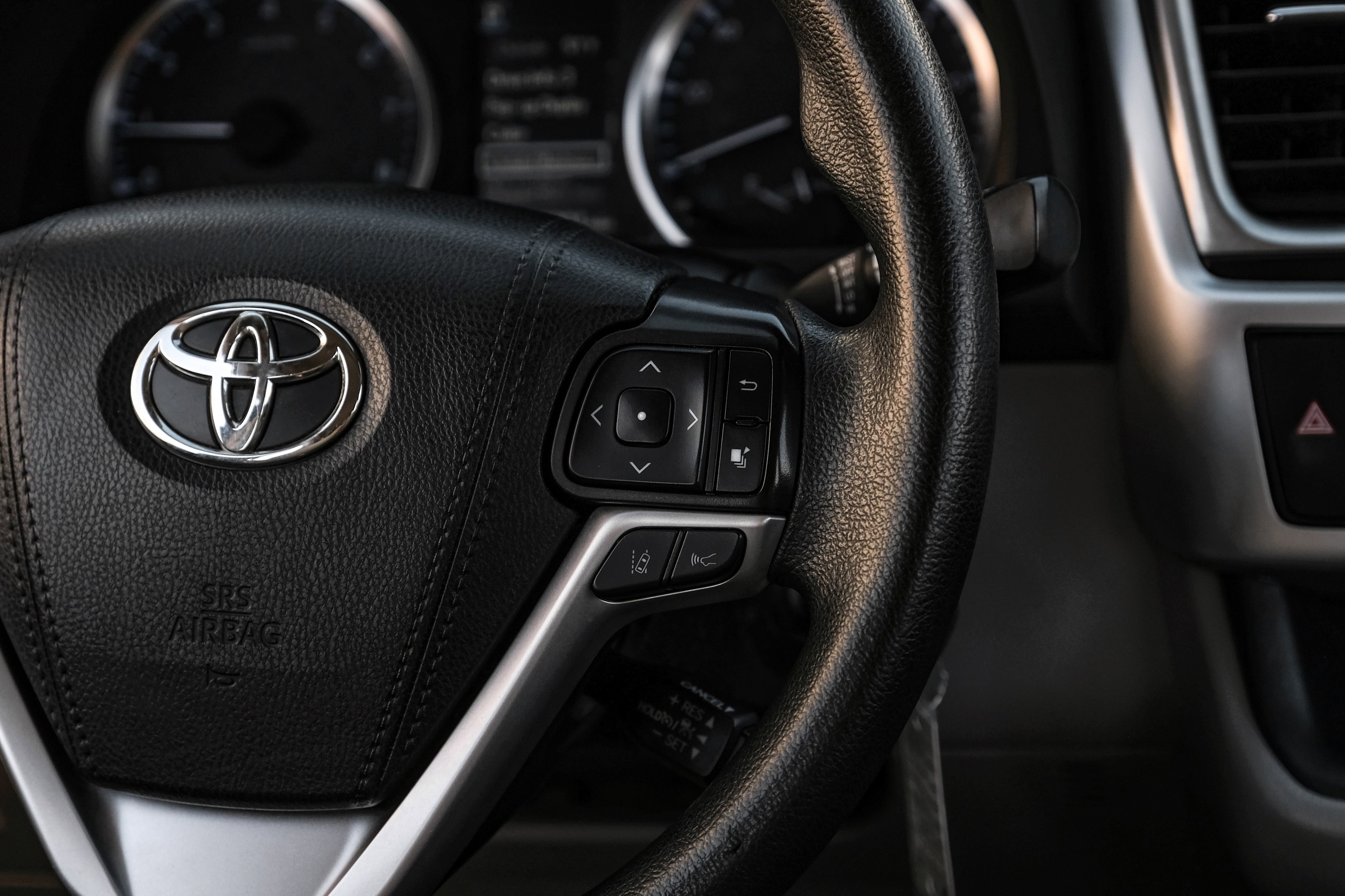 Used 2019 Toyota Highlander LE FWD image 15