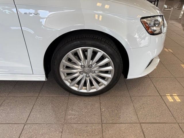 Used 2018 Audi A3 e-tron Premium FWD image 12