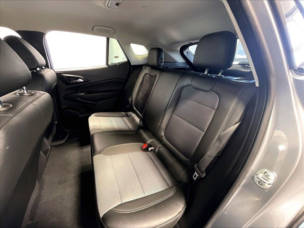 Used 2025 Chevrolet Trax LT w/ LT Convenience Package FWD image 15