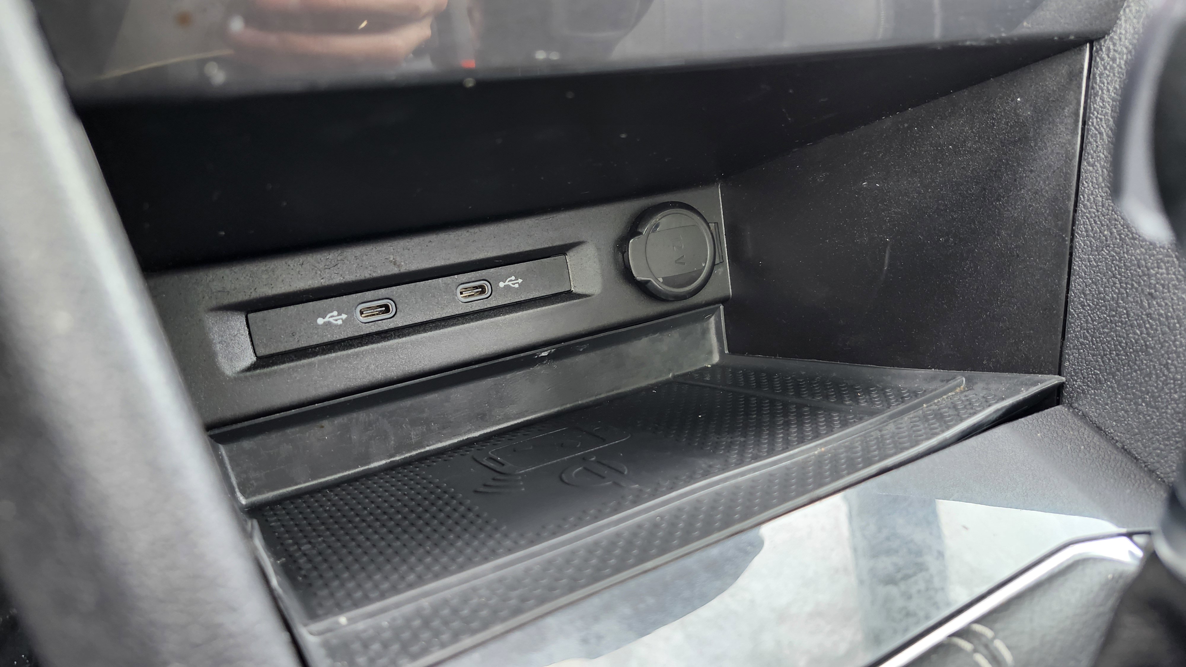 Used 2023 Volkswagen Tiguan SE R-Line image 31