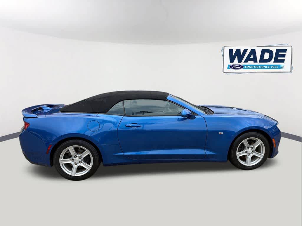Used 2017 Chevrolet Camaro LT w/ Technology Package RWD image 4
