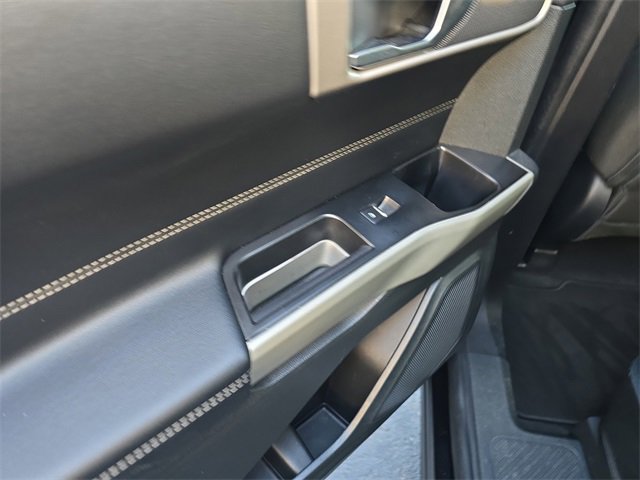 Used 2022 Ford Explorer XLT image 8