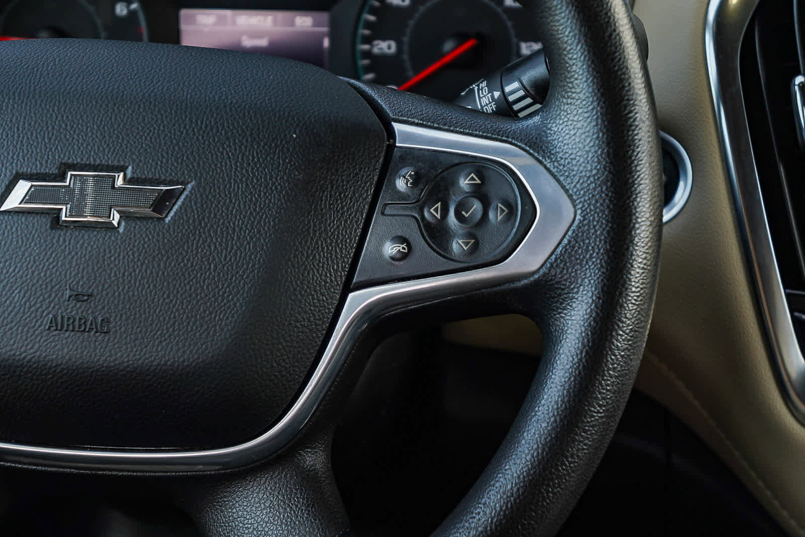 Used 2022 Chevrolet Traverse LS w/ Midnight/Sport Edition image 18