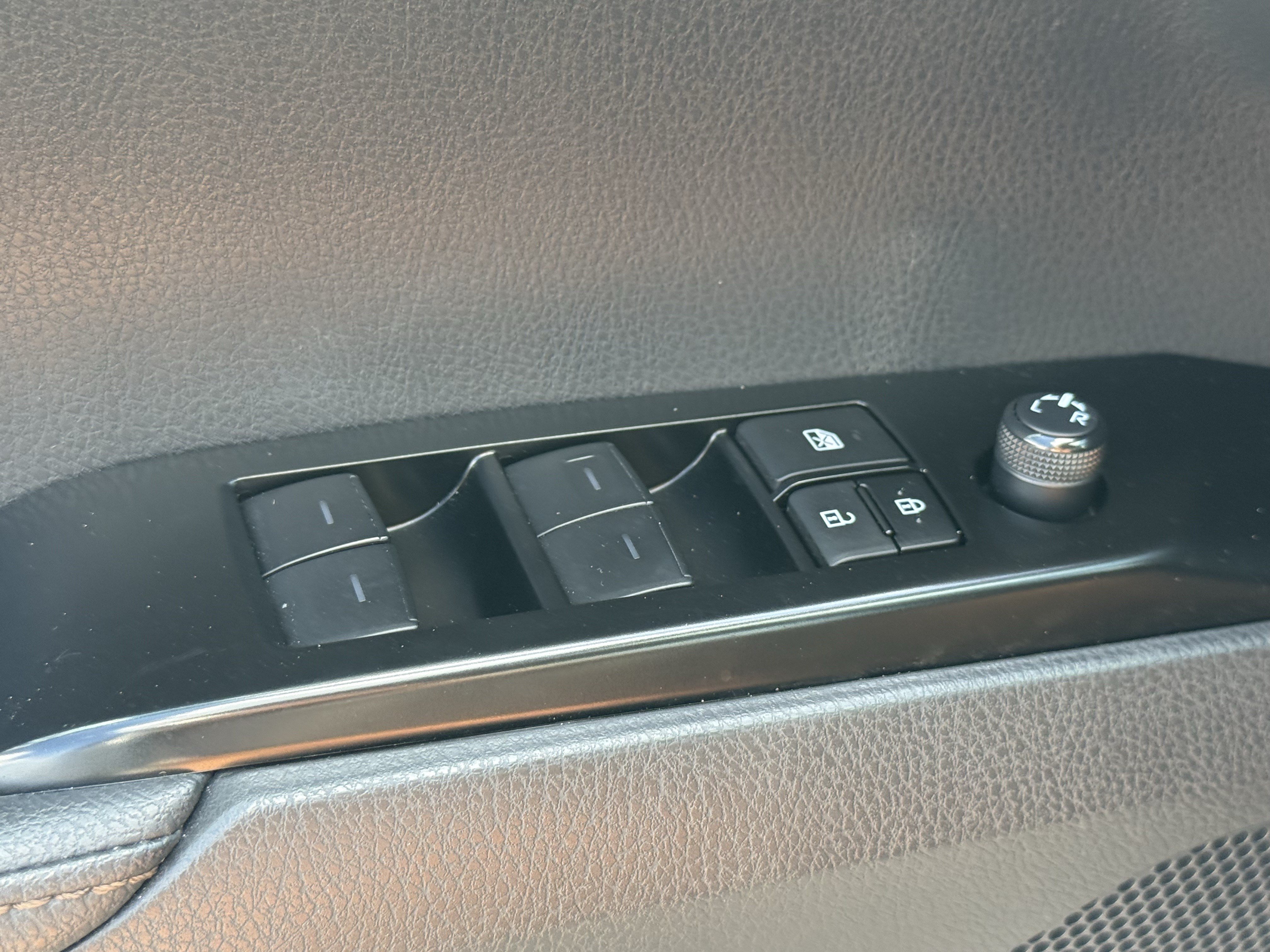 Used 2025 Toyota Camry XLE FWD image 27