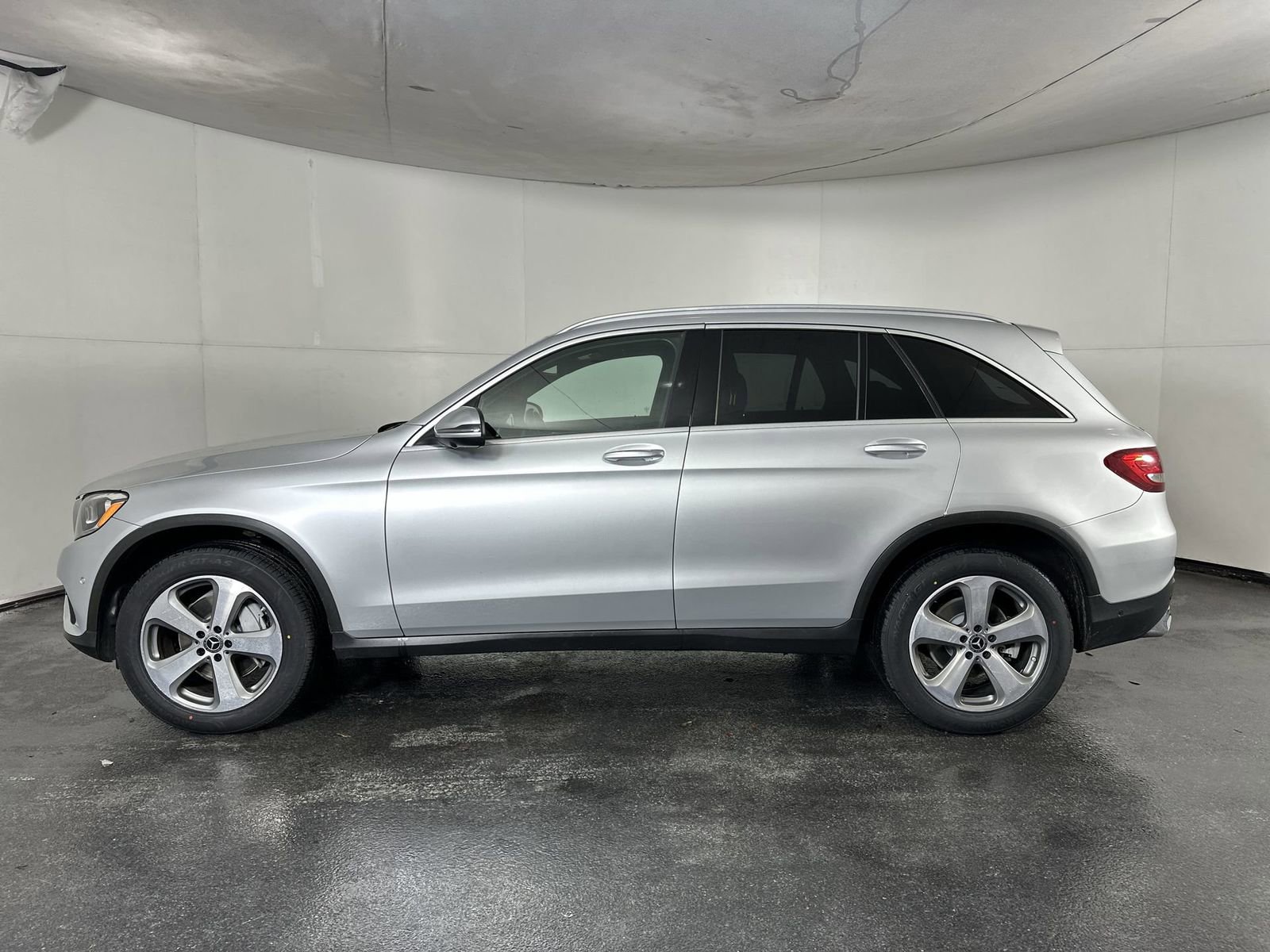 Used 2018 Mercedes-Benz GLC 300 4MATIC w/ Premium Package image 8