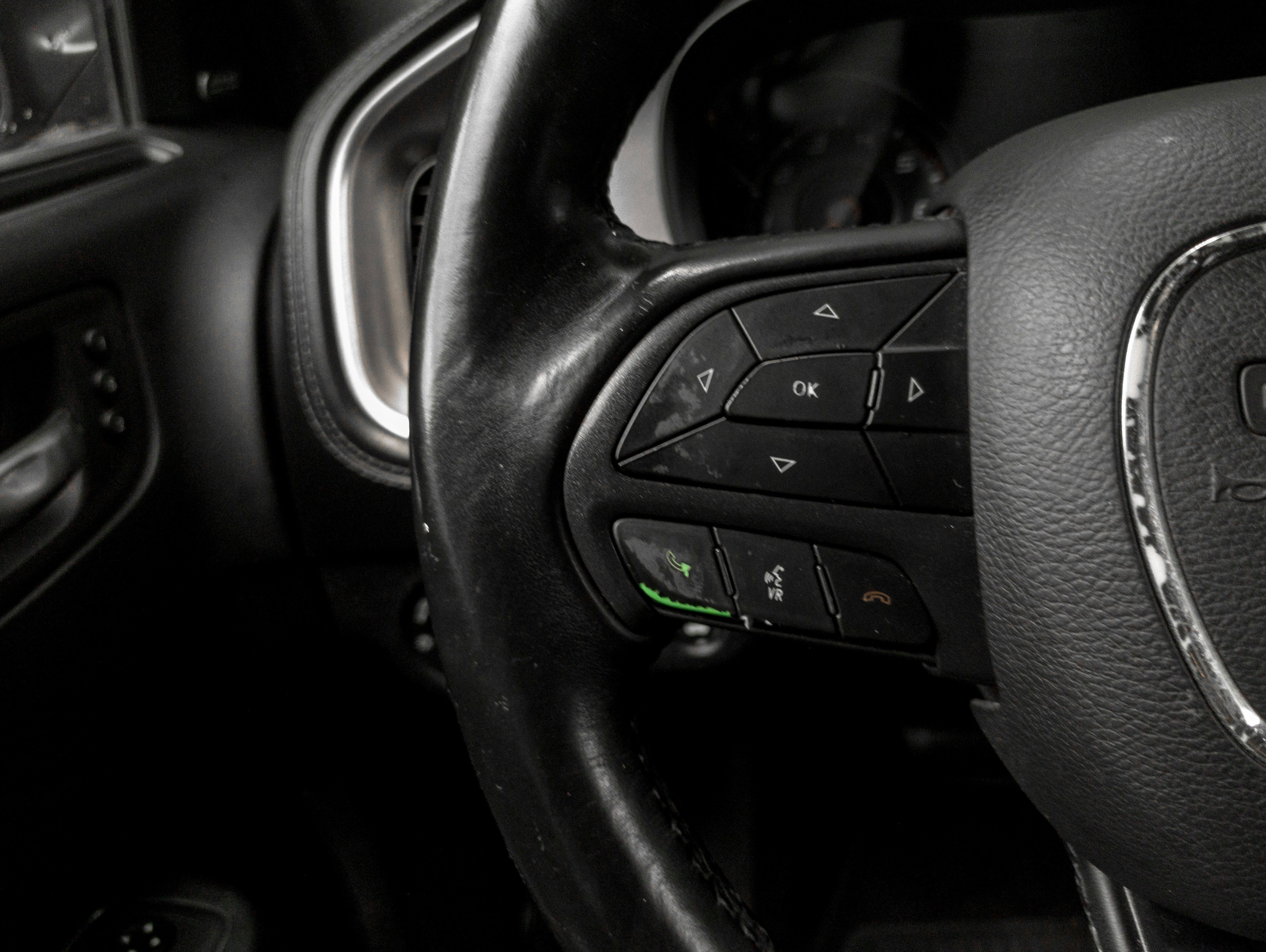 Used 2019 Dodge Charger SXT image 7