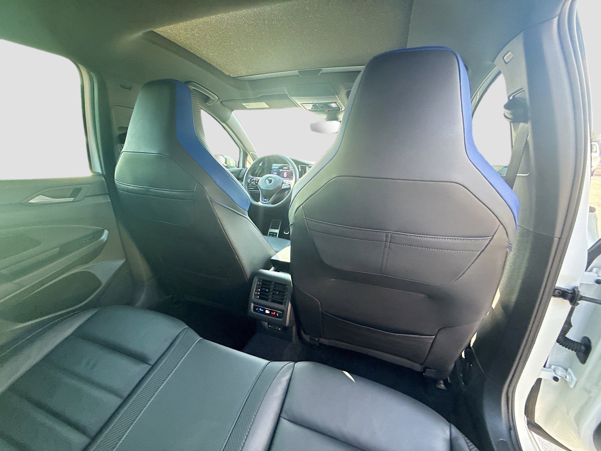 Certified 2023 Volkswagen Golf R image 30