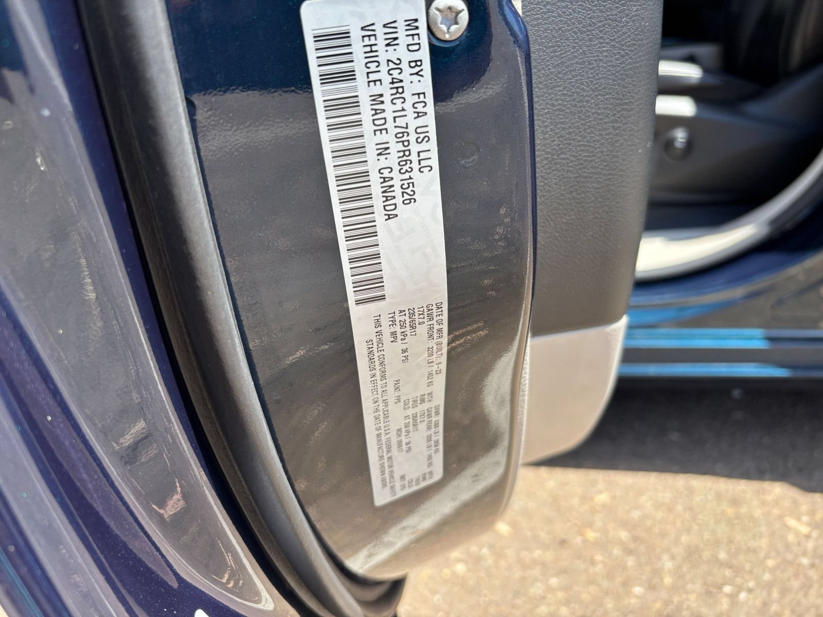 Used 2023 Chrysler Pacifica Touring-L FWD image 31