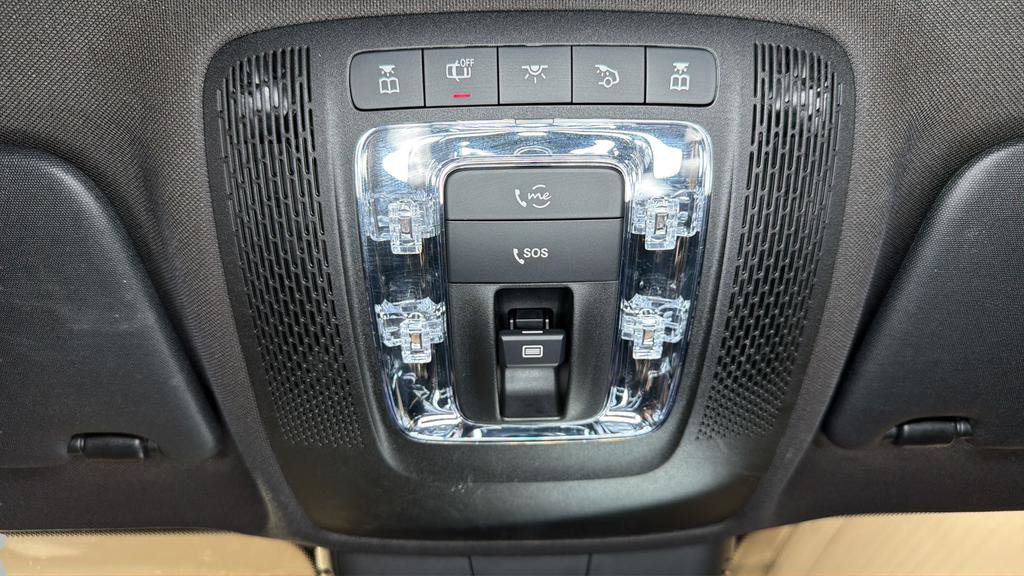 Used 2025 Mercedes-Benz GLB 250 image 17