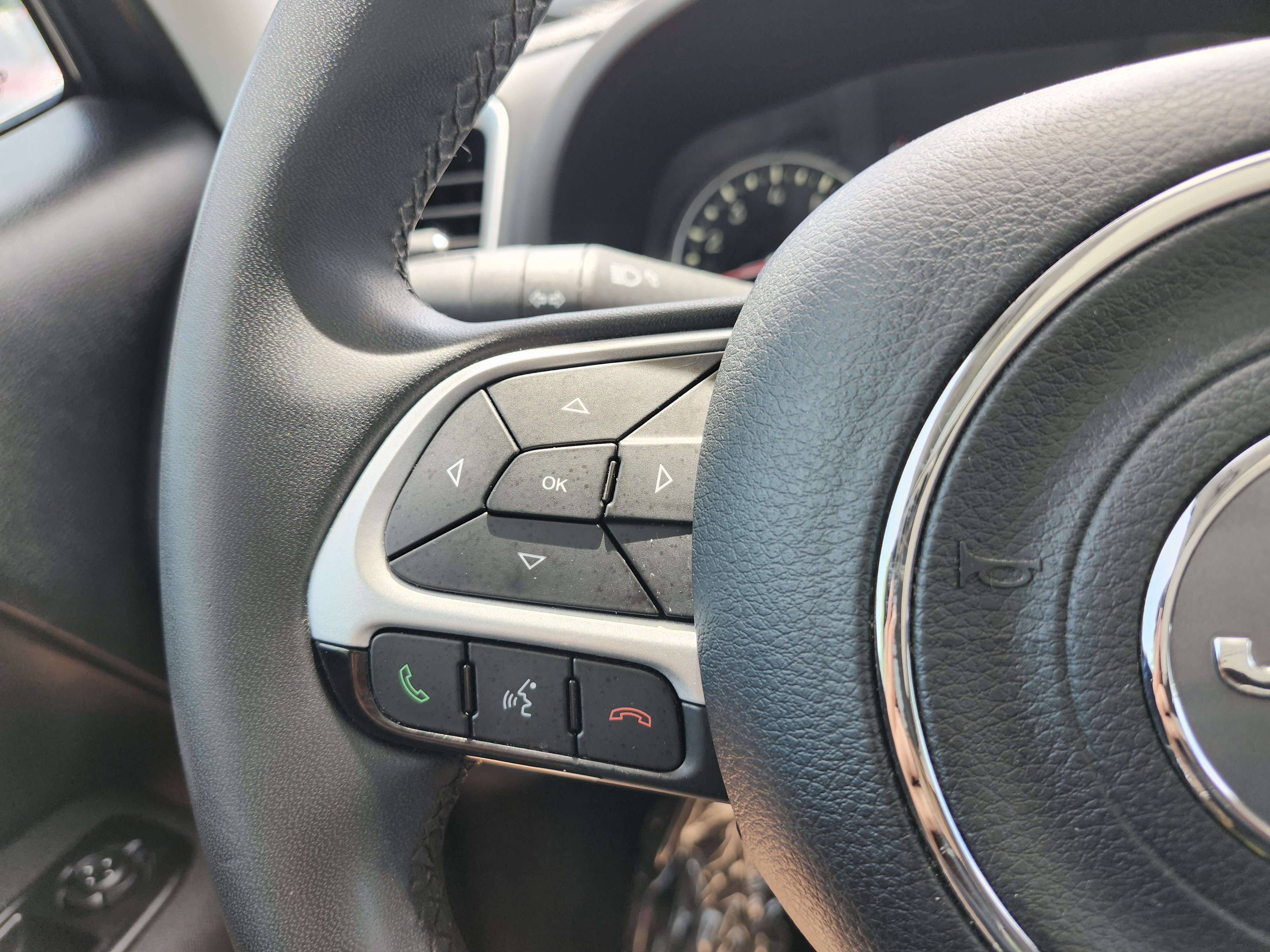 Used 2021 Jeep Renegade Latitude w/ Sun & Sound Group AWD/4WD image 32