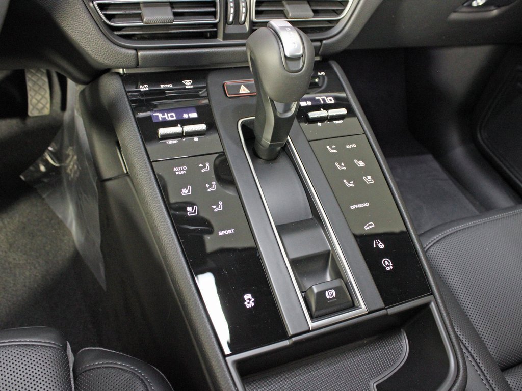 Used 2025 Porsche Macan image 28